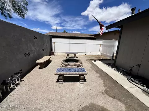 Exterior - 45430 Andale Ave, Lancaster, CA 93535 photo 5 of 11