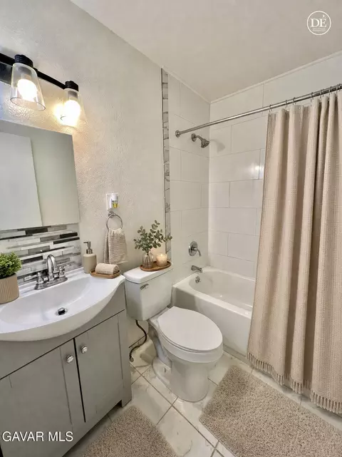 Bath - 45430 Andale Ave, Lancaster, CA 93535 photo 1 of 6