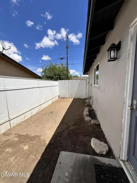 Exterior - 45430 Andale Ave, Lancaster, CA 93535 photo 9 of 11