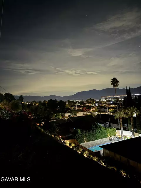 19776 Merryhill St, Santa Clarita, CA 91351