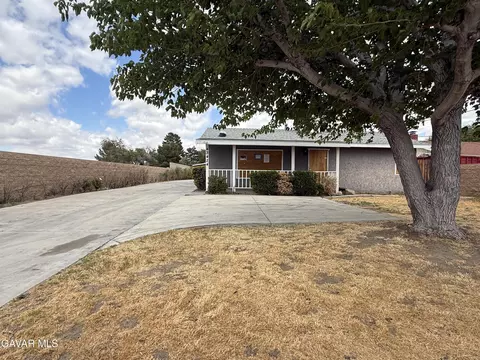 43424 20th St W, Lancaster, CA 93534