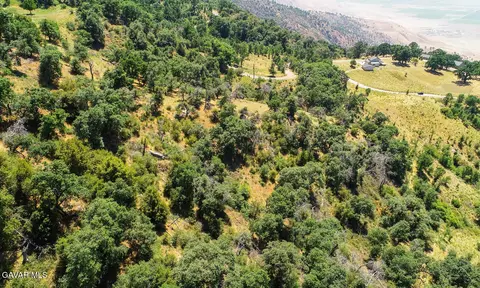 27120 El Camino Dr, Tehachapi, CA 93561 photo 2