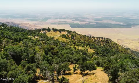 27120 El Camino Dr, Tehachapi, CA 93561 photo 4