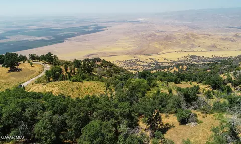 27120 El Camino Dr, Tehachapi, CA 93561 photo 6