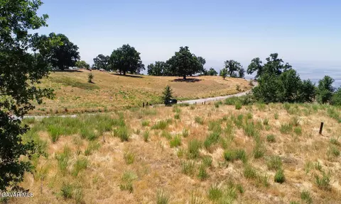 27120 El Camino Dr, Tehachapi, CA 93561 photo 3