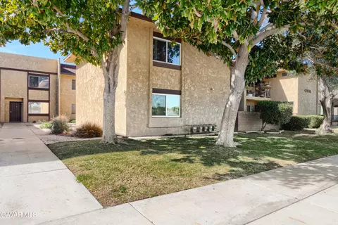 42935 15th St UNIT 8, Lancaster, CA 93534