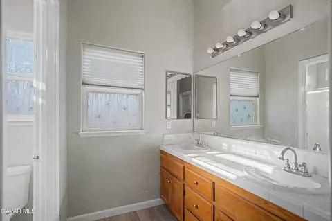 Bath - 6710 Leaf Valley Dr, Bakersfield, CA 93313 photo 2 of 3