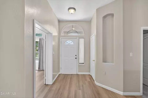 Entry Way - 6710 Leaf Valley Dr, Bakersfield, CA 93313 photo 2 of 2