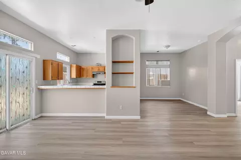 Living - 6710 Leaf Valley Dr, Bakersfield, CA 93313 photo 5 of 5