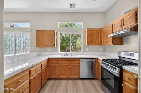 Kitchen - 6710 Leaf Valley Dr, Bakersfield, CA 93313 photo 1 of 1