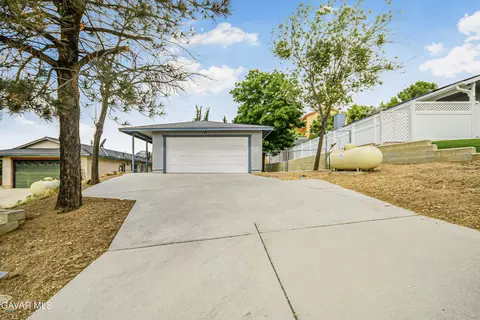 42823 Limeridge Dr, Lake Hughes, CA 93532