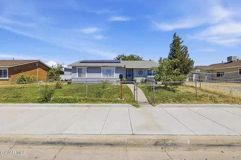 Exterior - 38512 30th St E, Palmdale, CA 93550 photo 2 of 4