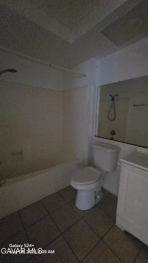 Bath - 37007 Va Del Rio, Palmdale, CA 93550 photo 2 of 4