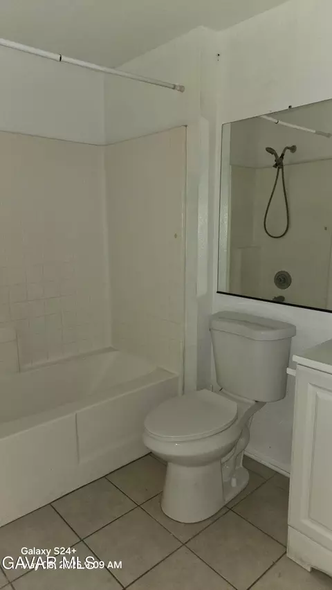 Bath - 37007 Va Del Rio, Palmdale, CA 93550 photo 3 of 4