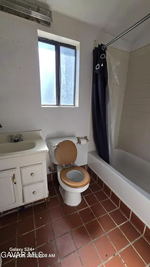 Bath - 37007 Va Del Rio, Palmdale, CA 93550 photo 1 of 4