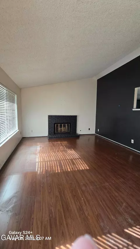 Living - 37007 Va Del Rio, Palmdale, CA 93550 photo 1 of 4