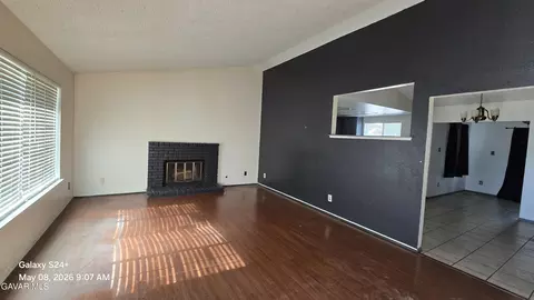 Living - 37007 Va Del Rio, Palmdale, CA 93550 photo 2 of 4