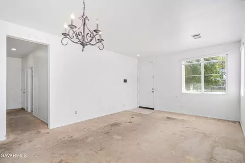 Living - 42955 Carpenter Dr, Lancaster, CA 93535 photo 3 of 6