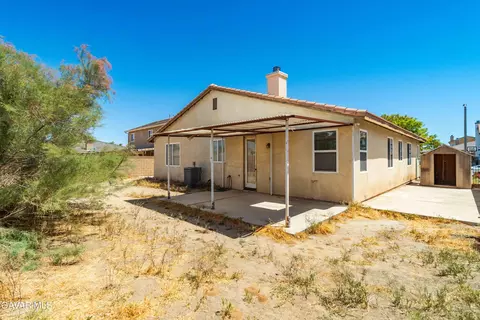 Exterior - 42955 Carpenter Dr, Lancaster, CA 93535 photo 5 of 6