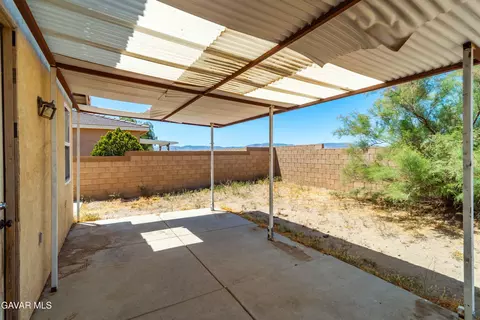 Exterior - 42955 Carpenter Dr, Lancaster, CA 93535 photo 4 of 6