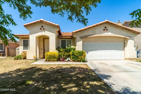 42955 Carpenter Dr, Lancaster, CA 93535