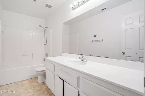 Bath - 42955 Carpenter Dr, Lancaster, CA 93535 photo 3 of 3