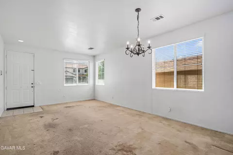 Living - 42955 Carpenter Dr, Lancaster, CA 93535 photo 2 of 6