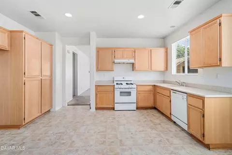 Kitchen - 42955 Carpenter Dr, Lancaster, CA 93535 photo 2 of 3