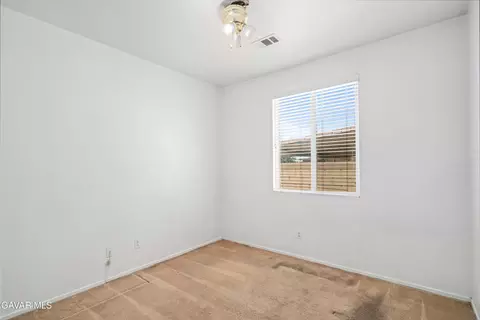 Bedroom - 42955 Carpenter Dr, Lancaster, CA 93535 photo 3 of 4