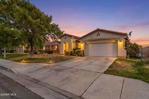 Exterior - 42955 Carpenter Dr, Lancaster, CA 93535 photo 2 of 6