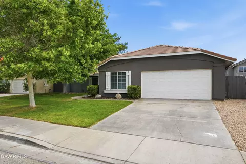 5854 Madrid Ct, Palmdale, CA 93552
