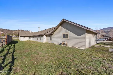 Exterior - 30150 Jamaica Dunes Dr, Tehachapi, CA 93561 photo 4 of 4