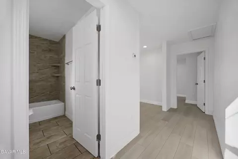 Entry Way - 30150 Jamaica Dunes Dr, Tehachapi, CA 93561 photo 2 of 3