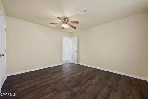 Bedroom - 30150 Jamaica Dunes Dr, Tehachapi, CA 93561 photo 6 of 6
