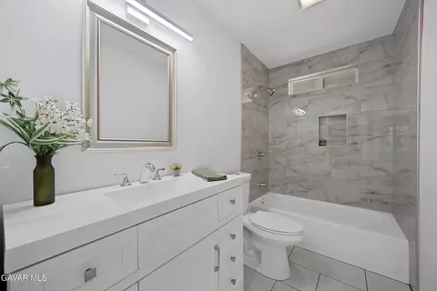 Bath - 30150 Jamaica Dunes Dr, Tehachapi, CA 93561 photo 5 of 5