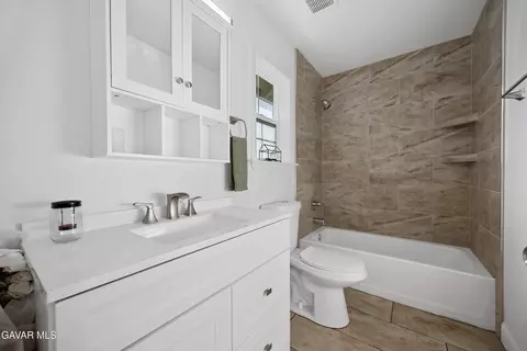 Bath - 30150 Jamaica Dunes Dr, Tehachapi, CA 93561 photo 4 of 5
