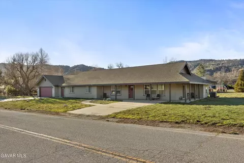 30150 Jamaica Dunes Dr, Tehachapi, CA 93561