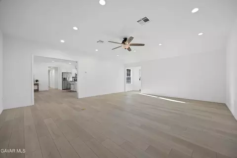 Living - 30150 Jamaica Dunes Dr, Tehachapi, CA 93561 photo 2 of 4