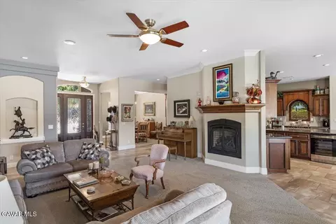 Living - 23840 Martingale Way, Tehachapi, CA 93561 photo 3 of 6