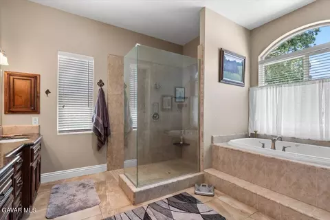 Bath - 23840 Martingale Way, Tehachapi, CA 93561 photo 3 of 6