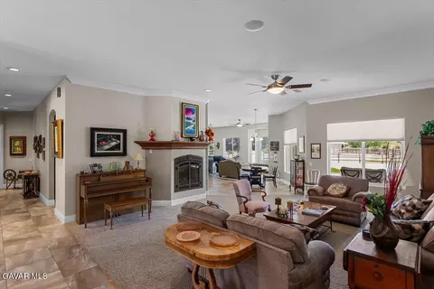Living - 23840 Martingale Way, Tehachapi, CA 93561 photo 2 of 6