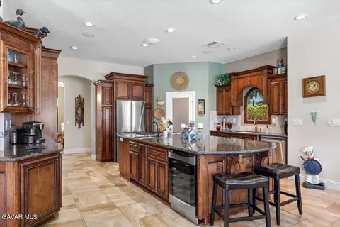Kitchen - 23840 Martingale Way, Tehachapi, CA 93561 photo 3 of 4