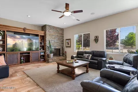 Living - 23840 Martingale Way, Tehachapi, CA 93561 photo 4 of 6