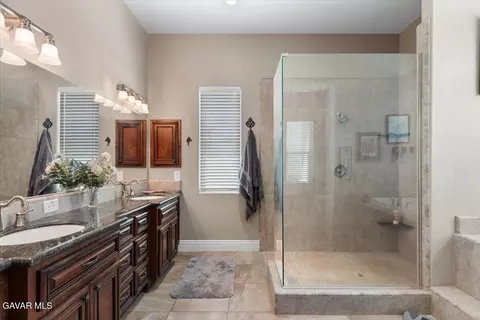 Bath - 23840 Martingale Way, Tehachapi, CA 93561 photo 2 of 6