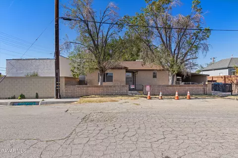 947 Oldfield St W, Lancaster, CA 93534