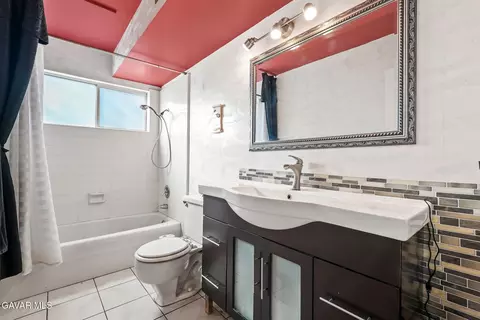 Bath - 2130 Spice St, Lancaster, CA 93536 photo 1 of 5