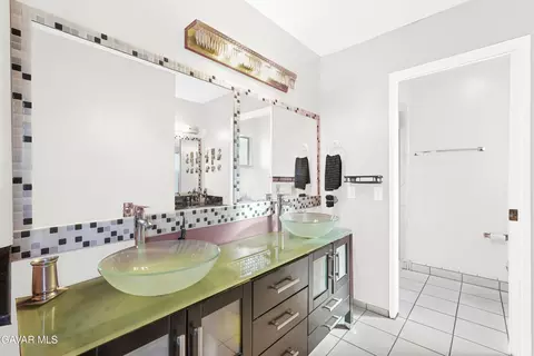 Bath - 2130 Spice St, Lancaster, CA 93536 photo 4 of 5