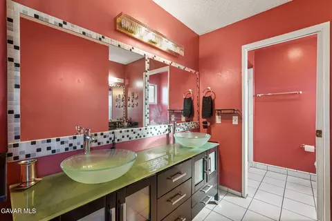 Bath - 2130 Spice St, Lancaster, CA 93536 photo 3 of 5