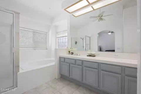 Bath - 4027 Via Barbara, Lancaster, CA 93536 photo 2 of 3