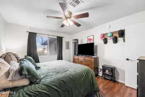 Bedroom - 13336 Clement St, North Edwards, CA 93523 photo 4 of 5